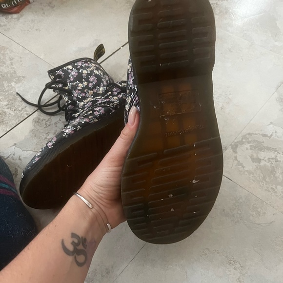 Doc Martin, leather, floral boots size 7 - Picture 2 of 8
